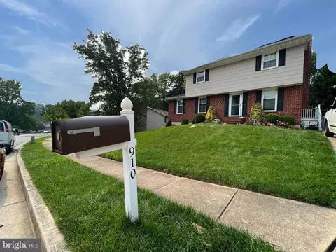 910 Farmstead Rd, Cockeysville, MD 21030