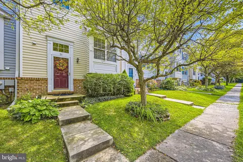 31 Leyland Ct, Essex, MD 21221