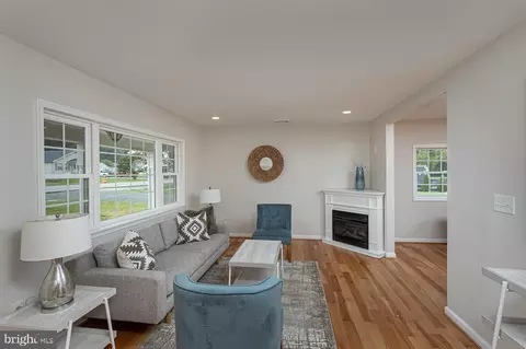 552 Compass Rd, Middle River, MD 21220 photo 3