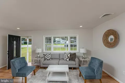 552 Compass Rd, Middle River, MD 21220 photo 4