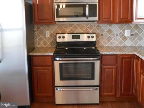 18 Gemstone Ct, Windsor Mill, MD 21244 photo 3