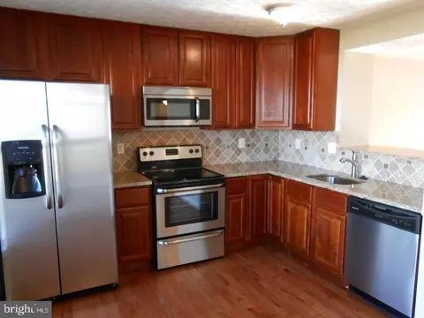 18 Gemstone Ct, Windsor Mill, MD 21244 photo 4