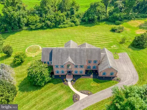 1 Longbottom Ct, Kingsville, MD 21087