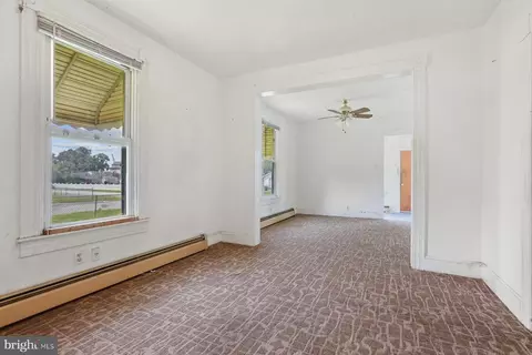 21 Centre Ave, Dundalk, MD 21222 photo 3