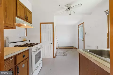 21 Centre Ave, Dundalk, MD 21222 photo 10
