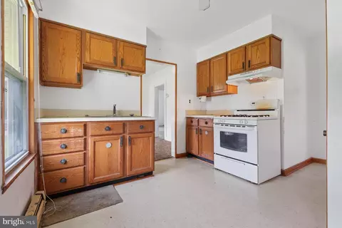 21 Centre Ave, Dundalk, MD 21222 photo 8