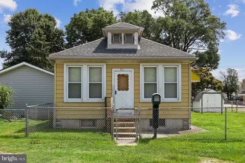 21 Centre Ave, Dundalk, MD 21222