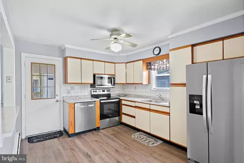 215 Riverton Rd, Middle River, MD 21220 photo 6