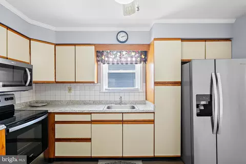 215 Riverton Rd, Middle River, MD 21220 photo 7