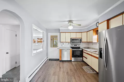 215 Riverton Rd, Middle River, MD 21220 photo 5