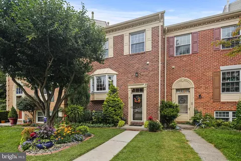 9 Valley Crossing Cir, Cockeysville, MD 21030