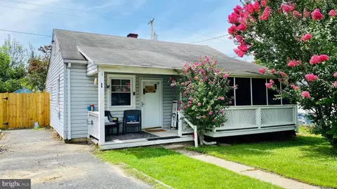1 Right Rudder Ct, Middle River, MD 21220