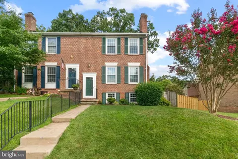 5835 Richardson Mews Sq, Halethorpe, MD 21227