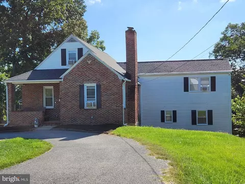 8833 Baker Ave, Parkville, MD 21234