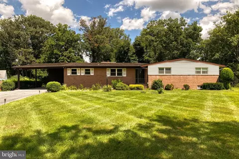 8209 Arodene Rd, Pikesville, MD 21208