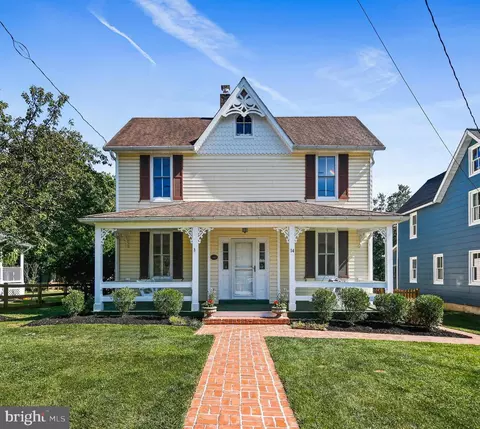 14 Chatsworth Ave, Glyndon, MD 21071