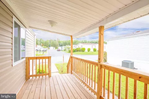 78 Peppermint Ln, Middle River, MD 21220 photo 5