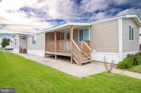 78 Peppermint Ln, Middle River, MD 21220
