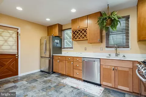 19 Boymans Ct, Baltimore, MD 21206 photo 9