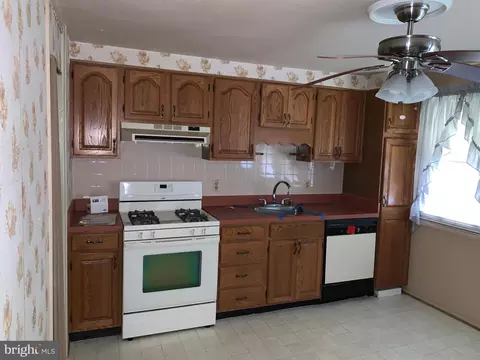 4422 Annapolis Rd, Halethorpe, MD 21227 photo 4