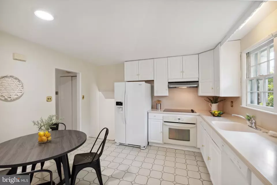  225 Solway Ct, Lutherville Timonium, MD 21093 photo 17