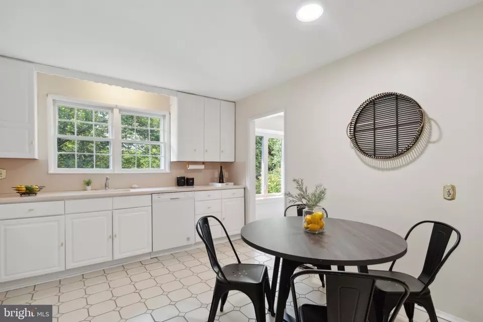  225 Solway Ct, Lutherville Timonium, MD 21093 photo 18