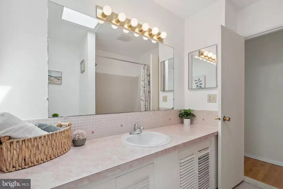  225 Solway Ct, Lutherville Timonium, MD 21093 photo 40