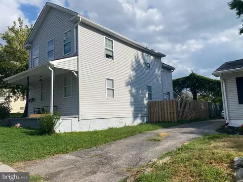 15 Lavern Ave, Halethorpe, MD 21227
