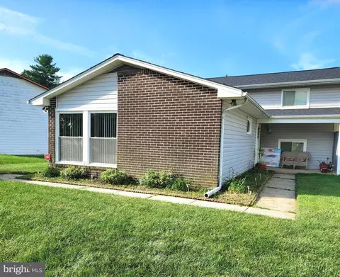 8315 Lacewood Ln, Pikesville, MD 21208
