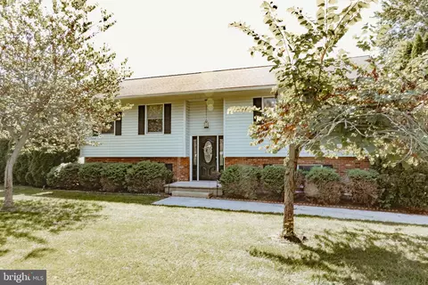 6825 University Dr, Middle River, MD 21220