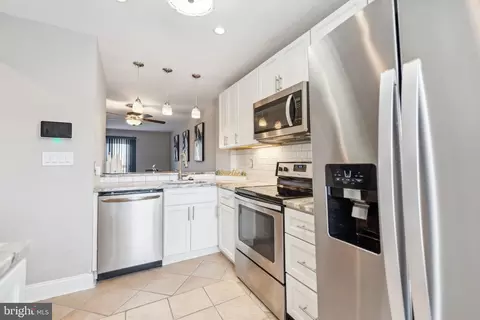 2418 Kevsway Ct, Windsor Mill, MD 21244 photo 4
