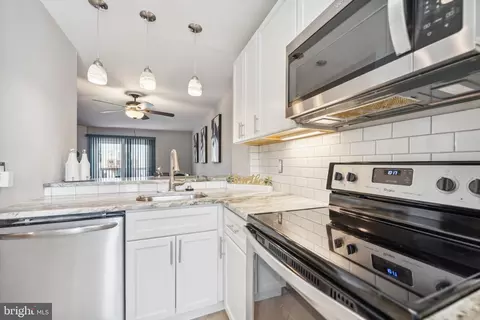 2418 Kevsway Ct, Windsor Mill, MD 21244 photo 5
