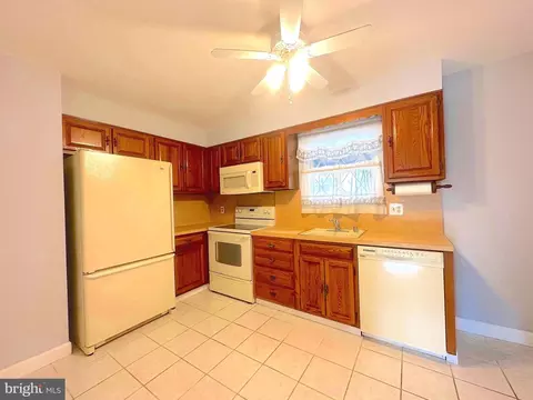 945 Elm Rd, Halethorpe, MD 21227 photo 9