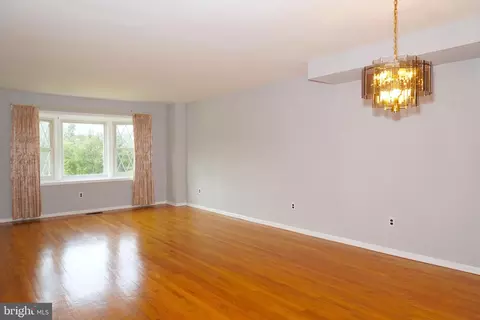 945 Elm Rd, Halethorpe, MD 21227 photo 8