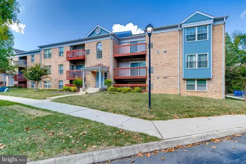 2 Banyan Wood Ct #304, Essex, MD 21221