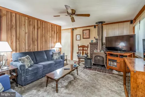 3 Glider Dr, Middle River, MD 21220 photo 4