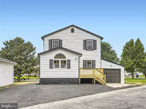 8206 Bear Creek Dr, Dundalk, MD 21222