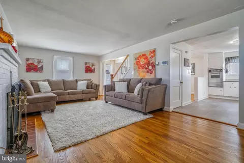3017 Oak Forest Dr, Parkville, MD 21234