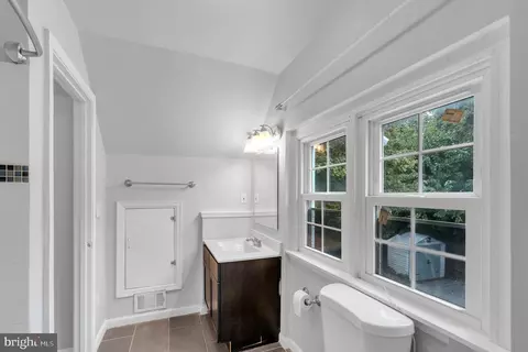 5602 Windsor Mill Rd, Gwynn Oak, MD 21207 photo 10