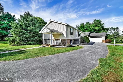 18301 Brick Store Rd, Hampstead, MD 21074