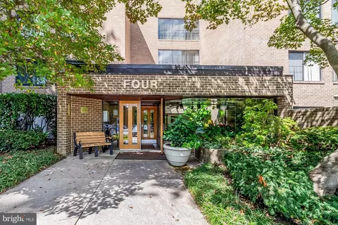 4 Candlemaker Ct #305, Pikesville, MD 21208