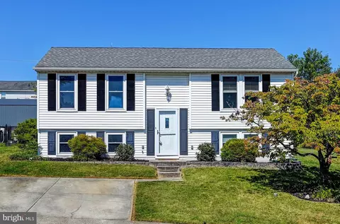 9748 Denrob Ct, Parkville, MD 21234