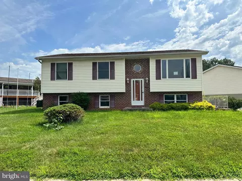 3 Horney Ct, Essex, MD 21221