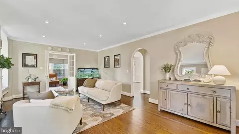 6902 Marlborough Rd, Baltimore, MD 21212 photo 4