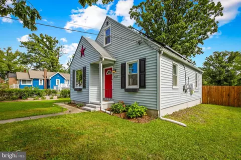 8221 Oakleigh Rd, Parkville, MD 21234