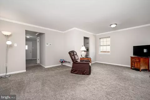 5645 Selford Rd, Halethorpe, MD 21227 photo 11