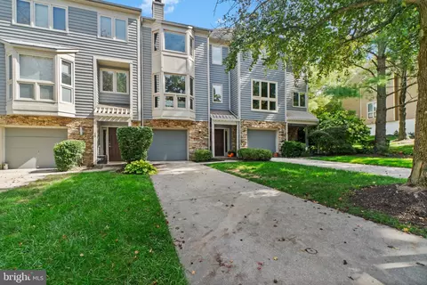 17 Chasemount Ct, Baltimore, MD 21209