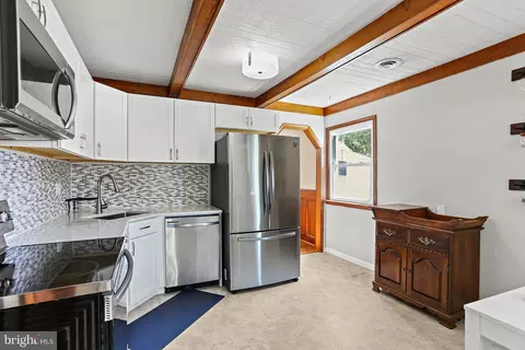 6 Honeycomb Rd, Middle River, MD 21220 photo 2