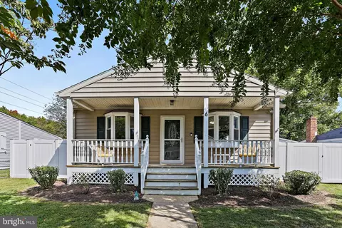 6 Honeycomb Rd, Middle River, MD 21220