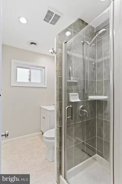 6 Honeycomb Rd, Middle River, MD 21220 photo 4